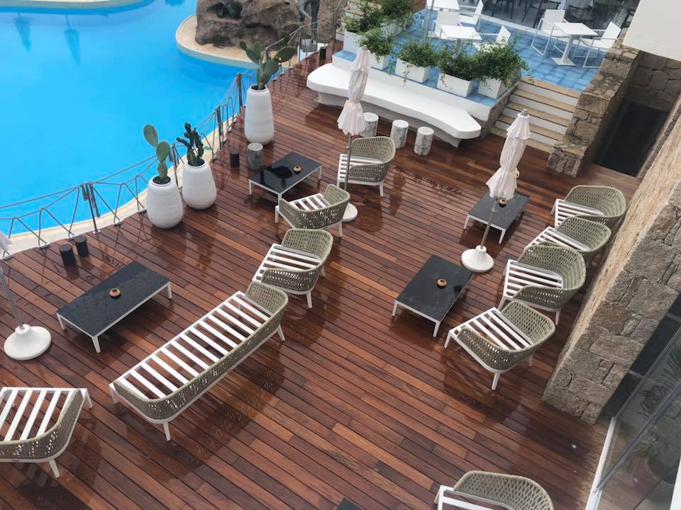 Pavimento Bordo Piscina In Legno Antiscivolo - Zeta Servizi Olbia
